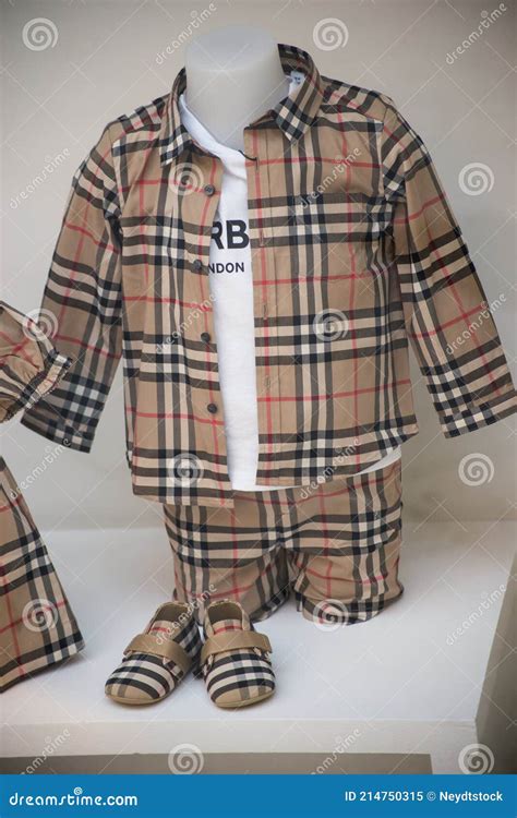 Burberry stores for kids clothes